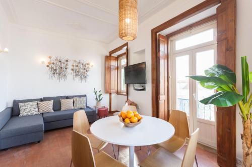  Rossio Vintage Two-Bedroom Apartment - by LU Holidays, Ferienwohnung in Lissabon