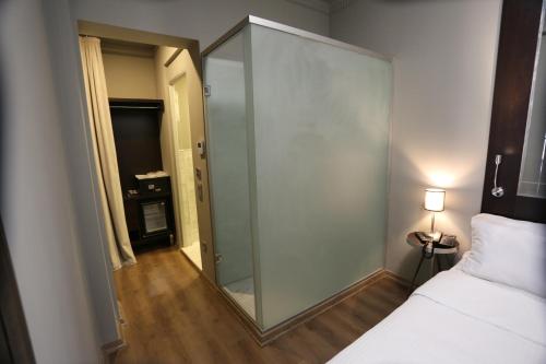 Deluxe Double Room image 10