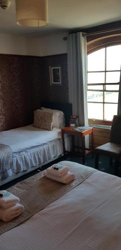 Waterfront Hotel - main image