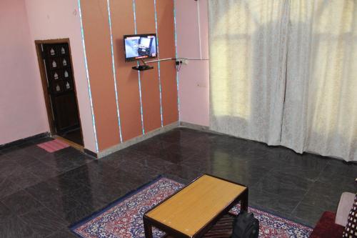 Facilities, Feel Like Home in Maharani Peta