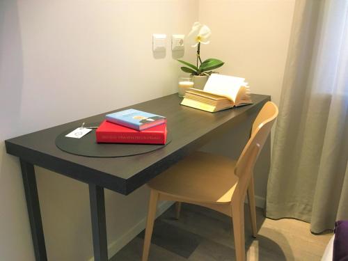Single Room image 7
