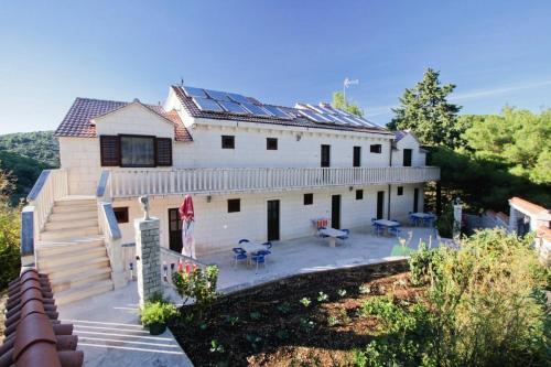  Apartments Lucia, Pension in Pučišća bei Gornji Humac