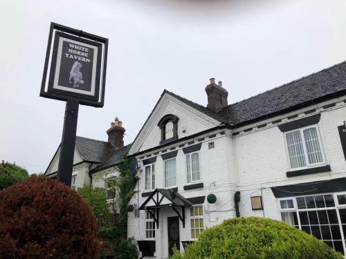White Horse Tavern - Accommodation - Telford