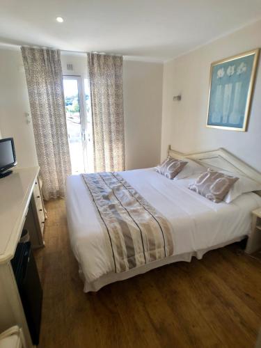 Double Room with Side Sea View - Second Floor