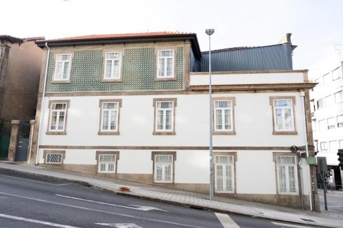Sunday - Alda's Vintage Apartments with Free Parking