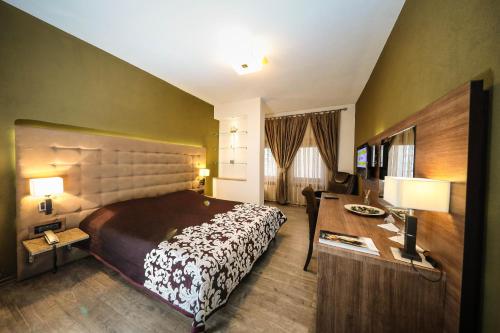1 queen bed
