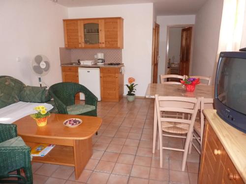 Fészek Apartmanház - image 5