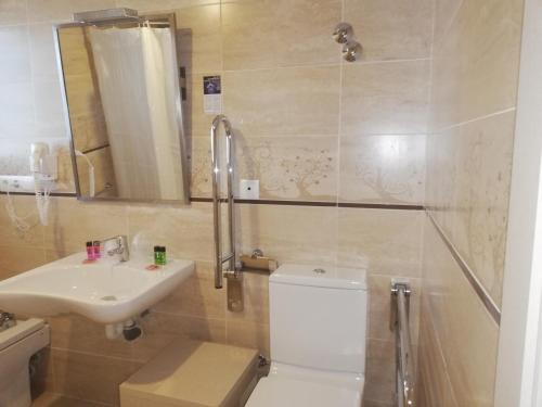 Hotel Roca Bella - image 9
