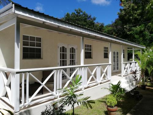 Gibbs Glade Cottage & Garden Studios