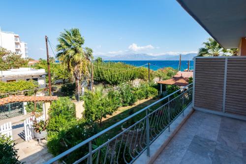 Standard Triple Room with Side Sea View