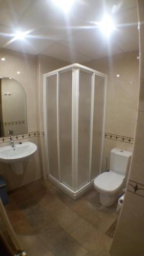 Bathroom, Hostal Venecia II in Monzon