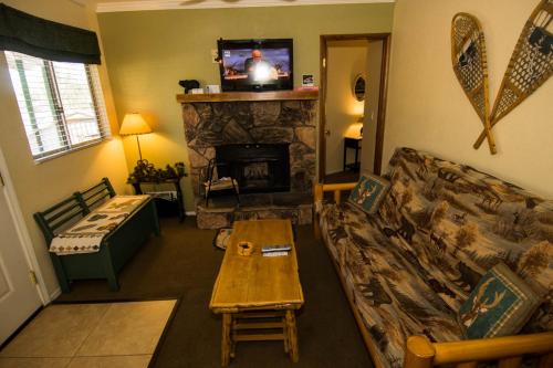 Hillcrest Lodge - image 12