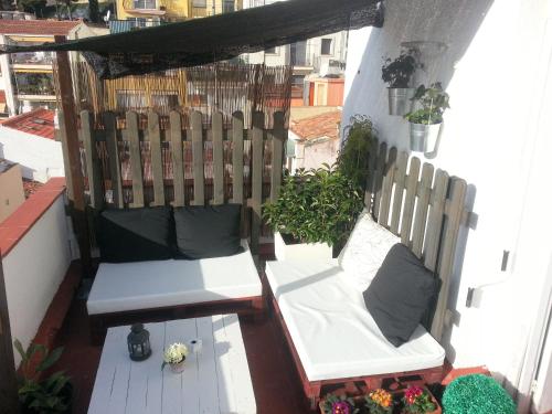 Hostal La Lluna - Tap to explore photos
