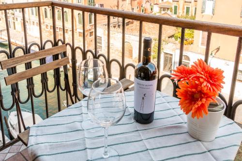 SUNNY NEST CANAL VIEW IN VENICE CHIC MOVIDA - image 12