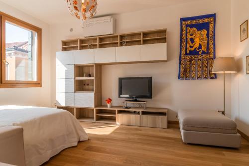 SUNNY NEST CANAL VIEW IN VENICE CHIC MOVIDA 3
