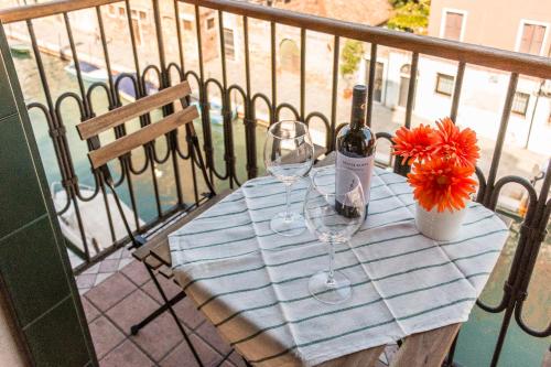 SUNNY NEST CANAL VIEW IN VENICE CHIC MOVIDA - image 8