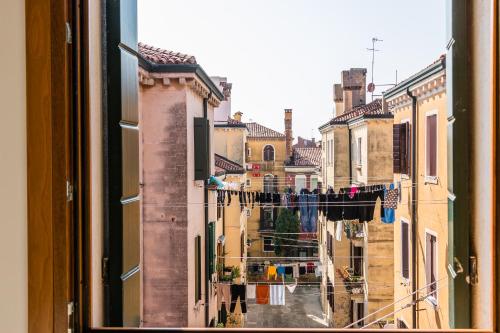 SUNNY NEST CANAL VIEW IN VENICE CHIC MOVIDA