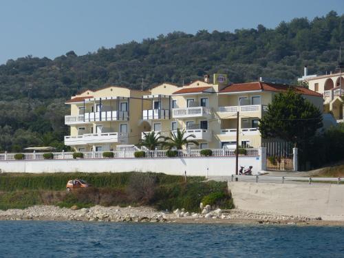 Ostria Seaside Studios and Apartments