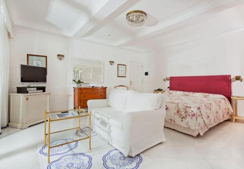 Casa Morgano Casa Morgano is conveniently located in the popular Capri area. The hotel offers guests a range of services and amenities designed to provide comfort and convenience. Take advantage of the hotels fre