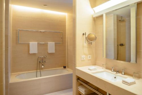 room detail thumbnail 1