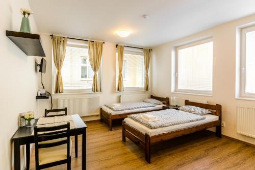 Žižkov Cosy Studio Apartments, Прага (фото 6)