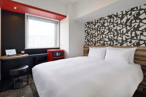 Superior Double Room - Non-Smoking image 8