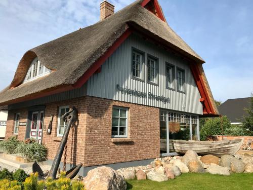 "Kontorhaus" by Ferienhaus Strandgut in Born, Deutschland