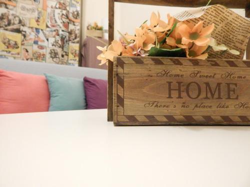 Feels Like Home 1, Atene