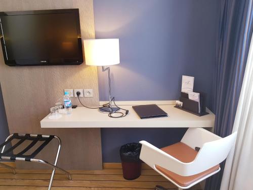 Logis Hôtel & Restaurant - Les Tuileries - Hotel - Féy