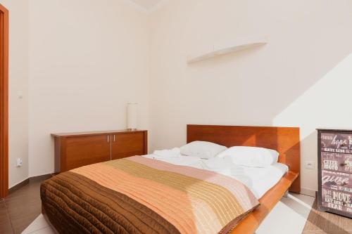 One-Bedroom Apartment image 5