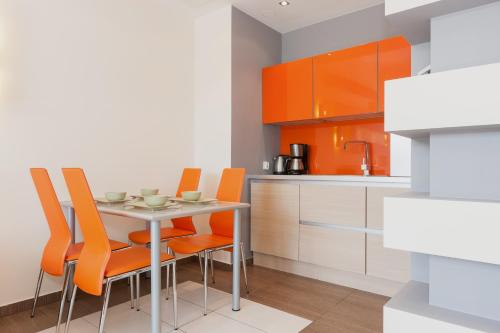 One-Bedroom Apartment image 4