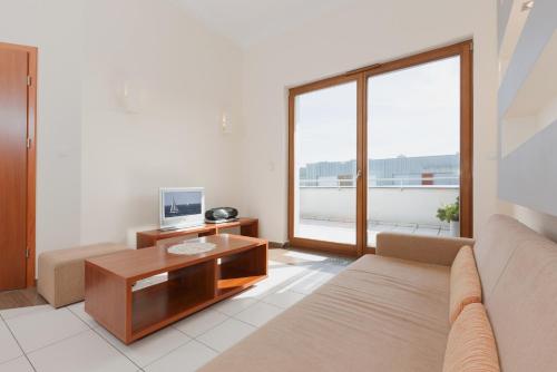 One-Bedroom Apartment image 6