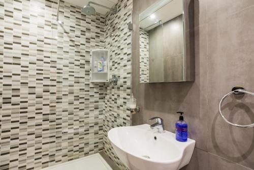Two-Bedroom Apartment image 3