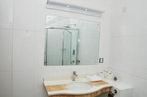 Lezsco Luxury Aparthotel