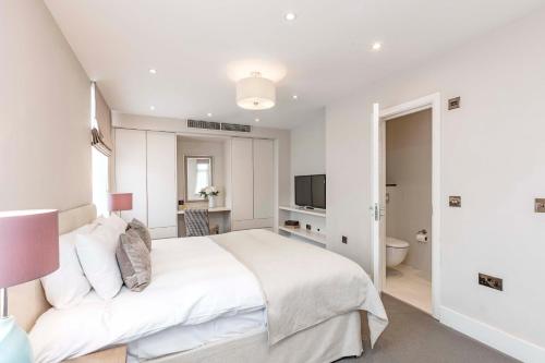 Ashburn Court Apartments - main image