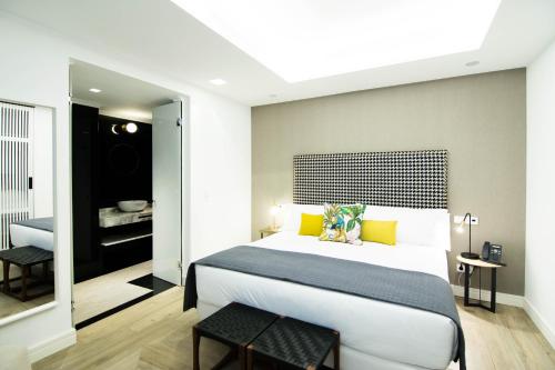 Interior Double Room image 3