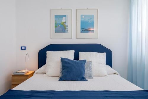 1 queen bed, 1 sofa bed