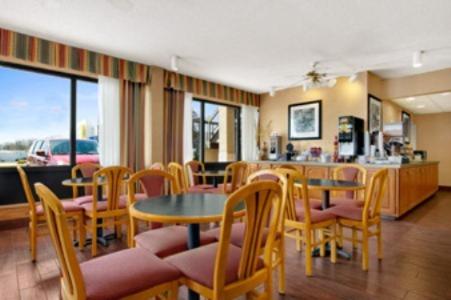 Super 8 by Wyndham Oxford - image 3