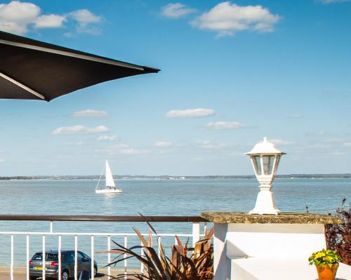 BEST WESTERN New Holmwood Hotel - image 2