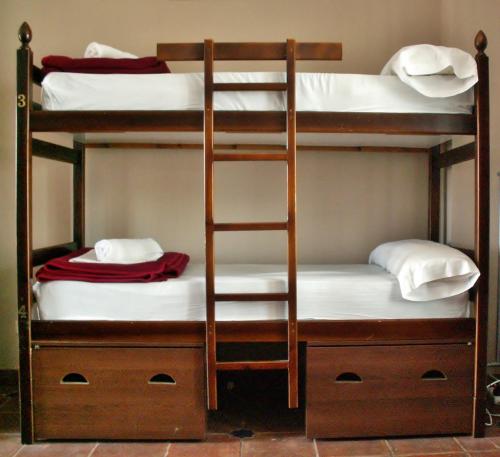 Bed in 8-Bed Mixed Dormitory Room image 1