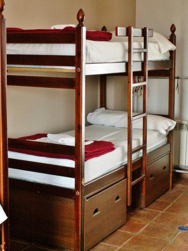 Bed in 8-Bed Mixed Dormitory Room image 6
