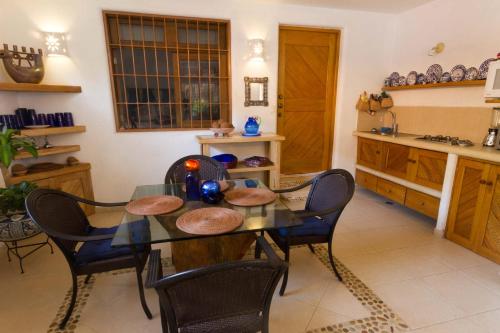 Villas Naomi – Zihuatanejo, KY