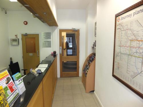 Hall, Carlton Hotel B & B in Westminster