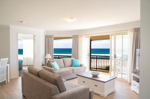 Golden Riviera Beach Resort in Tugun