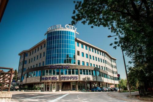 . Hotel CITY