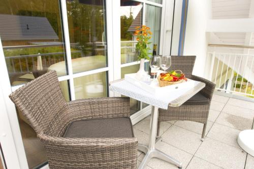 Balcony/terrace, Lavendelblume - 4 Sterne - inklusive eigener BikeBox mit Strom, Waschepaket, Power WLAN, Parkplatz,  in Zingst