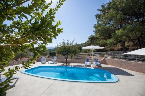 The Olive Grove Villa Private Pool with star links WiFi