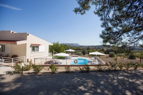 The Olive Grove Villa Private Pool with star links WiFi