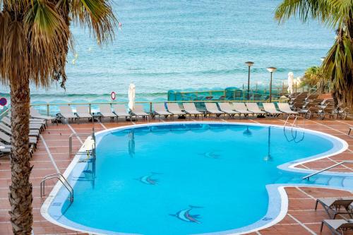Hotel Cala Font The 4-star Cala Font offers comfort and convenience whether youre on business or holiday in Tarragona. Offering a variety of facilities and services, the hotel provides all you need for a good night