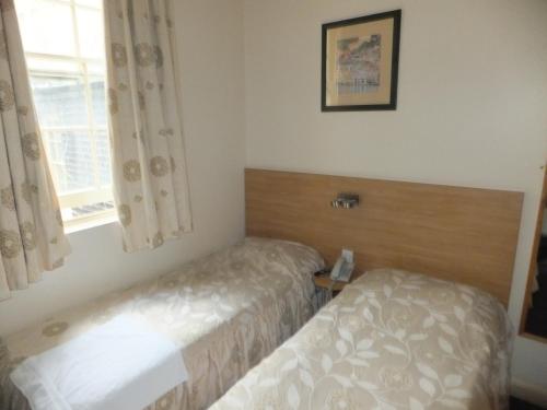 Colliers Hotel - image 7